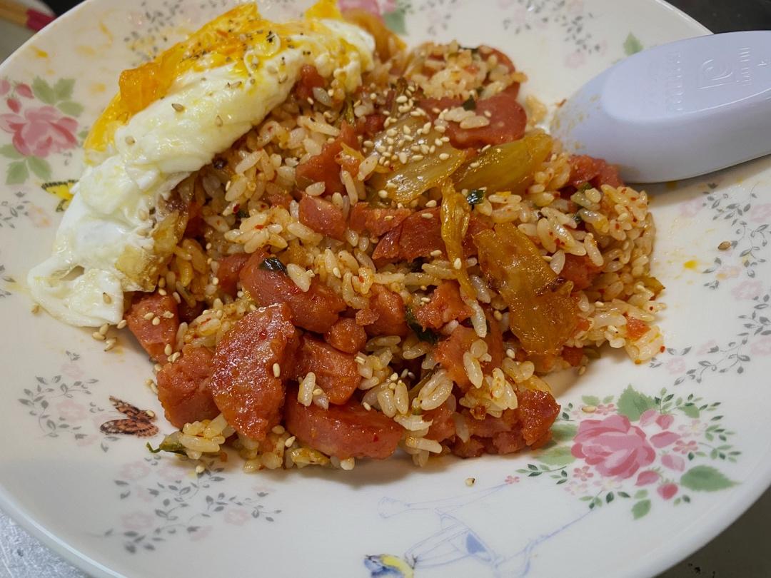 【在当地吃得开吗？泰国篇】
被名厨洪锡天和吕珍九大赞的泡菜炒饭BY李珉宇 김치볶음밥