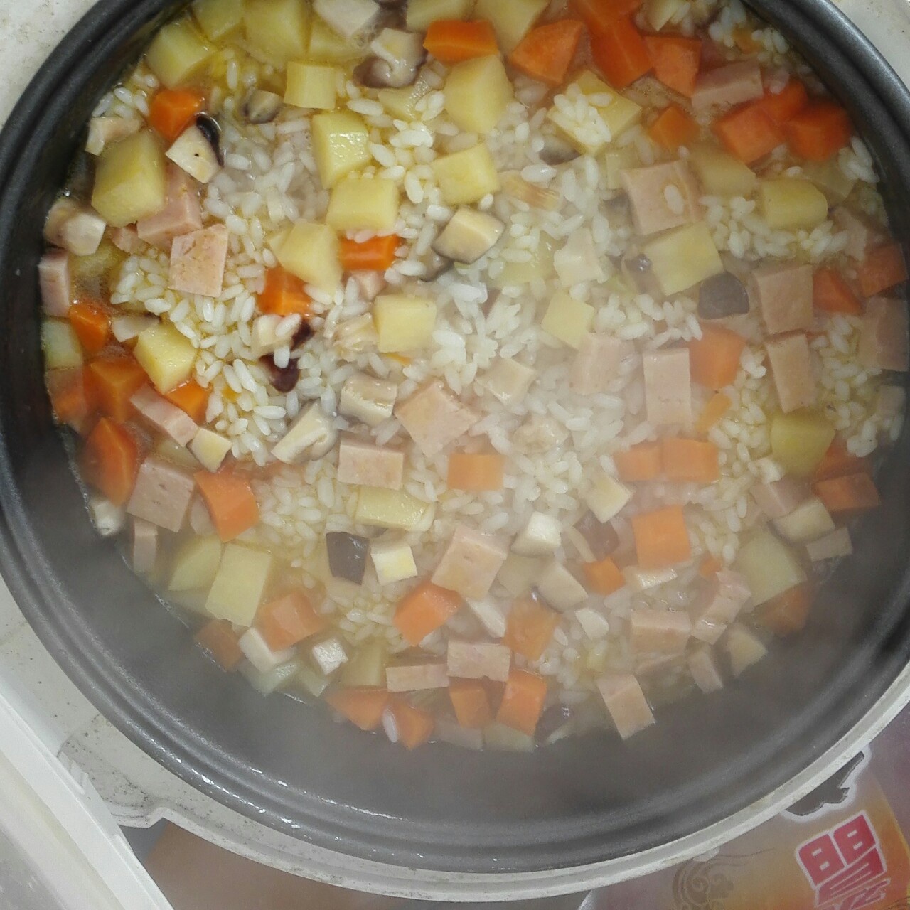 电饭锅版香菇土豆饭