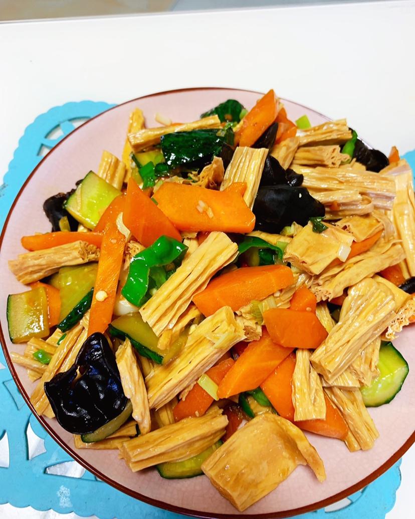 脆嫩可口，开胃下饭的素炒腐竹