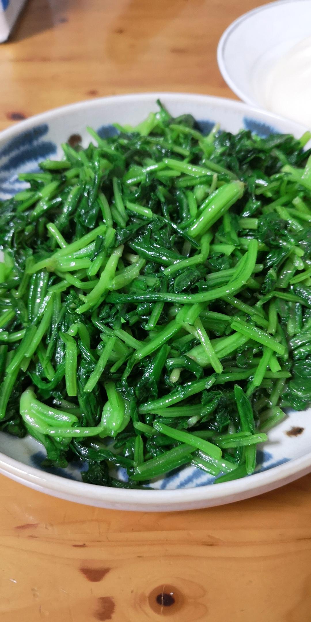 几分钟能上桌的健康菜～炒萝卜缨