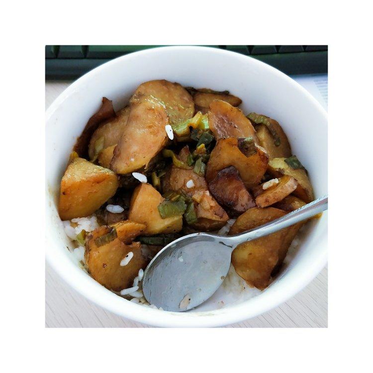 土豆焖饭