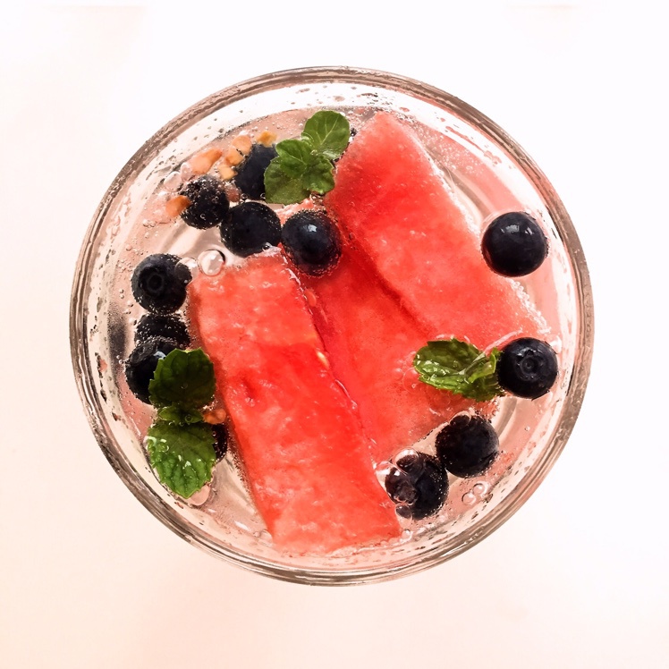 蓝莓Mojito鸡尾酒