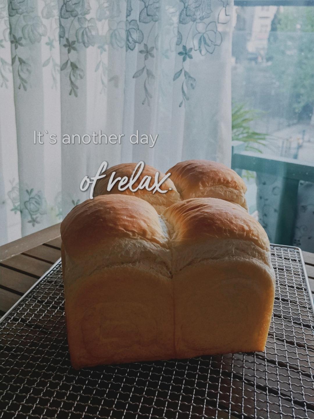 奶呼呼的厚炼乳吐司