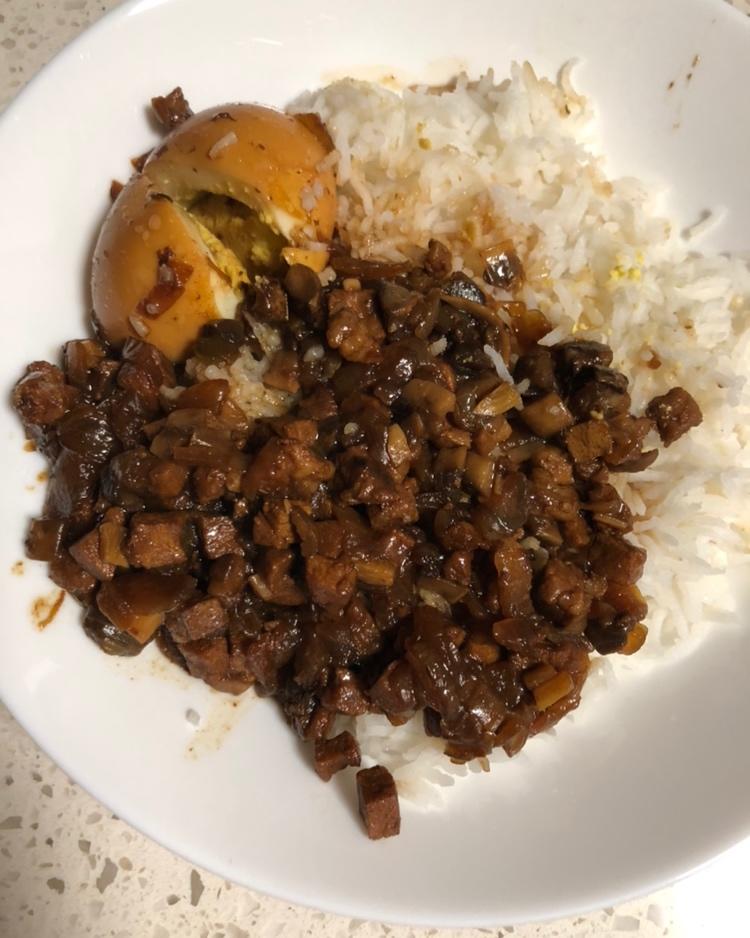 洋葱酥卤肉饭