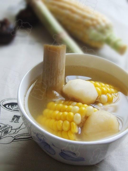 马蹄竹蔗甜玉米猪骨汤的做法