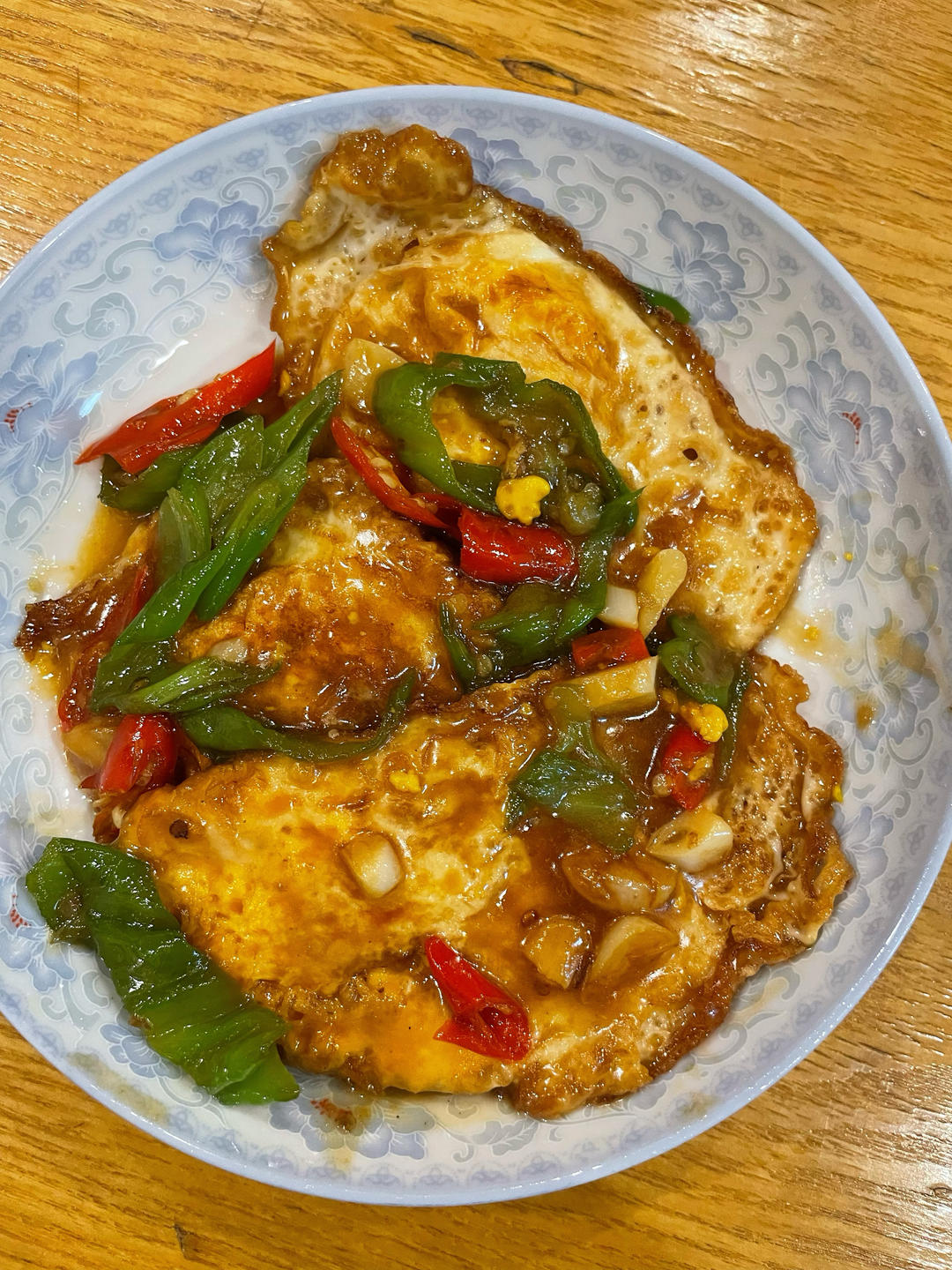 美味巨下饭的家常小炒～辣椒炒荷包蛋！