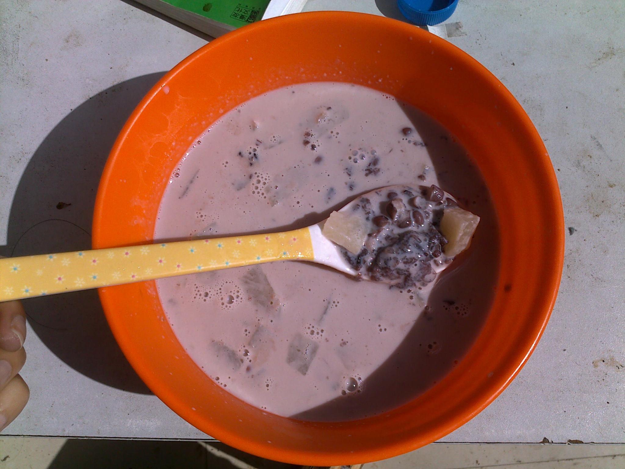 雪莲果红豆紫米牛奶粥的做法