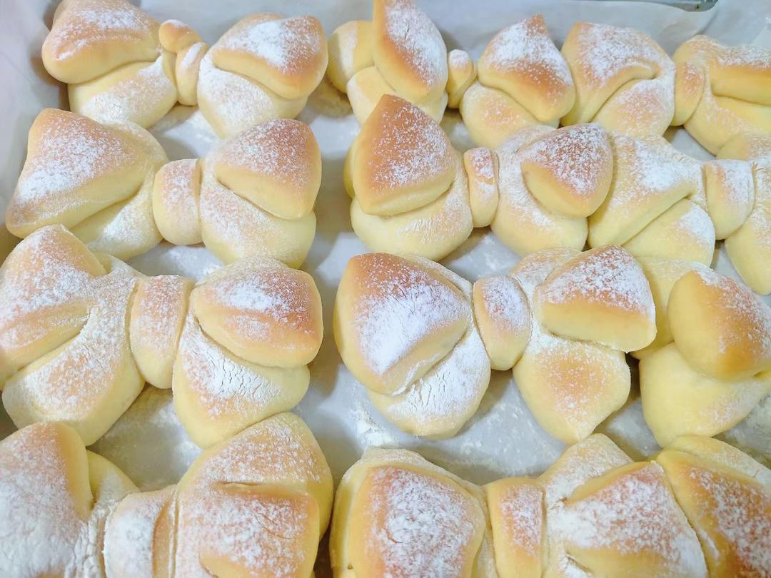 甜蜜少女心-蝴蝶结面包