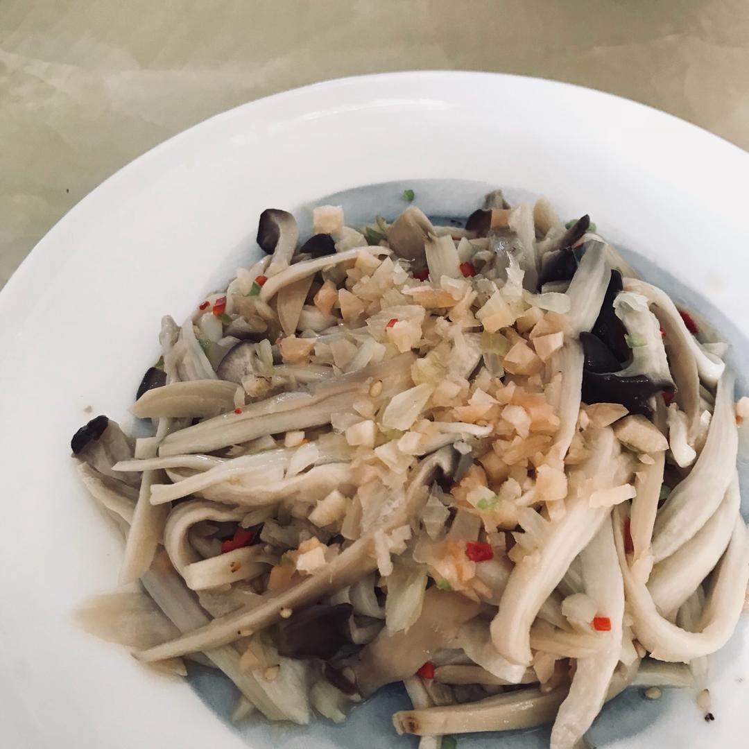 惊艳又开胃：凉拌手撕杏鲍菇（鸡腿菇）