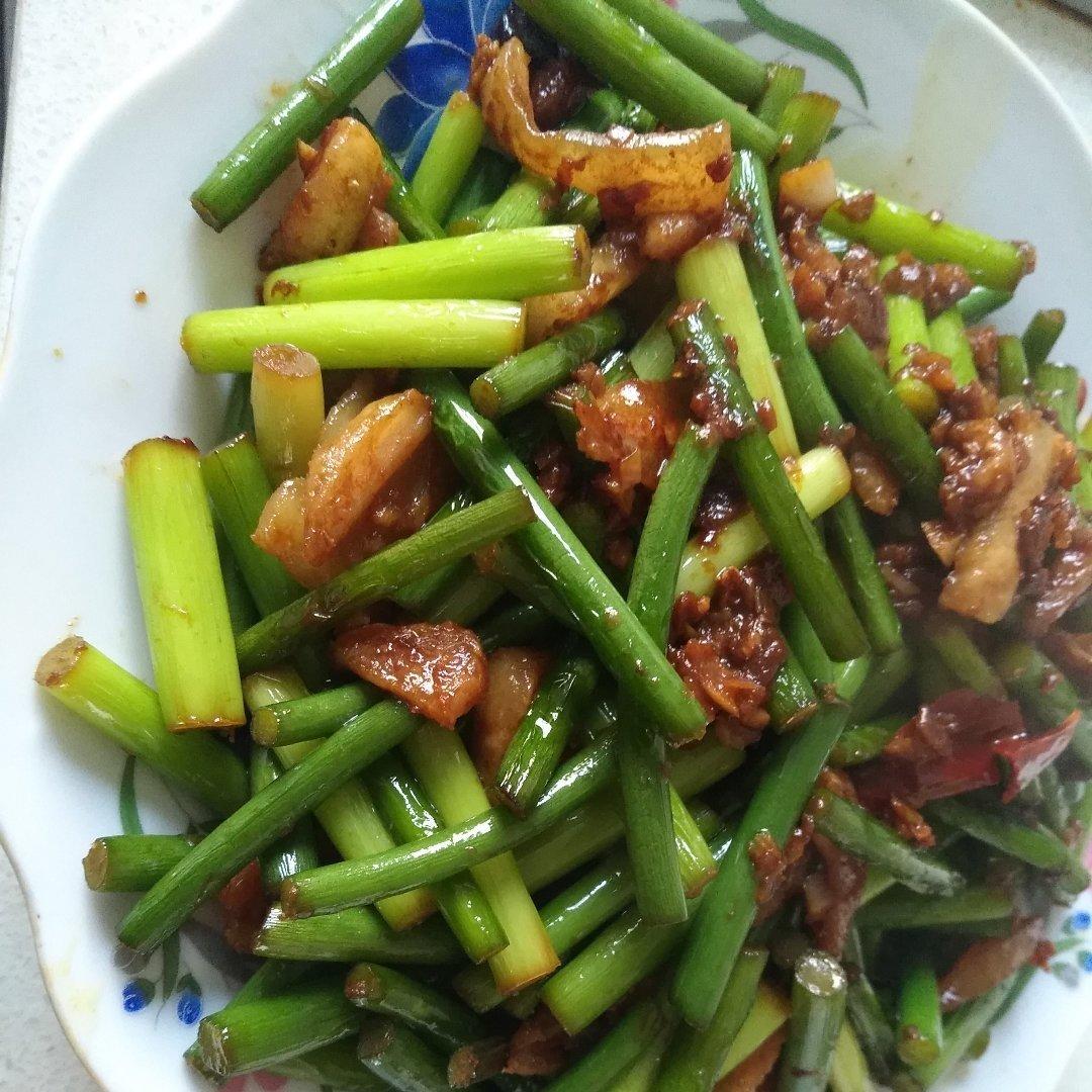 五花肉炒蒜苔 / 蒜薹炒肉