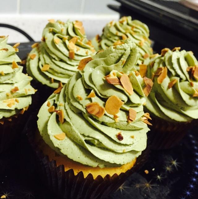 戚风杯子蛋糕^_^不开裂不回缩喔～