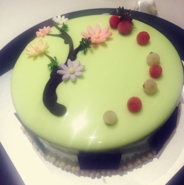 春江水暖鸭先知——开心果白巧克力慕斯