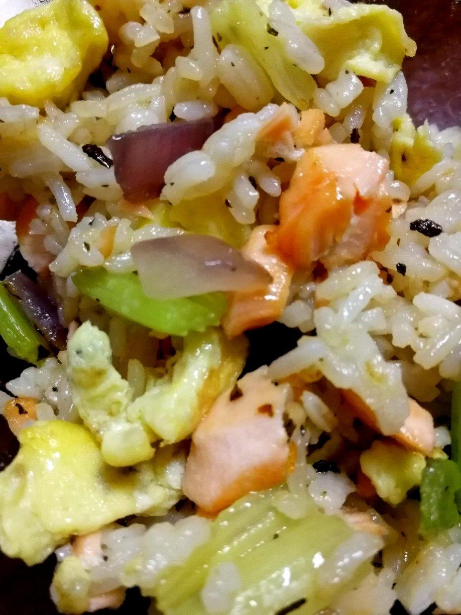 蒜香黄油三文鱼炒饭