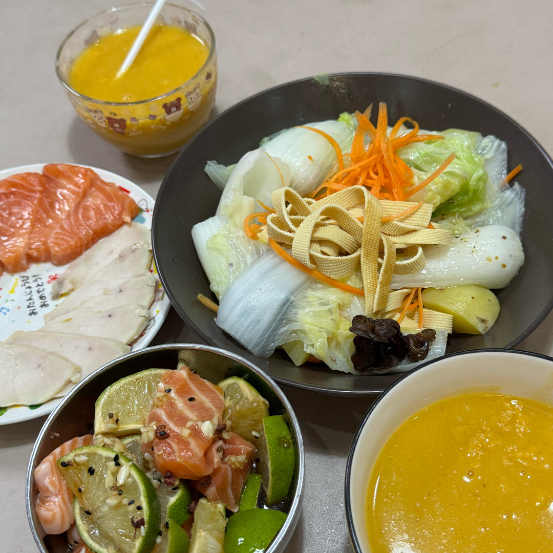 泰式青柠小海鲜（大管鱿鱼、蟹腿肉）