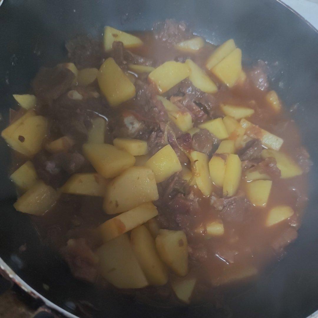 土豆炖牛肉