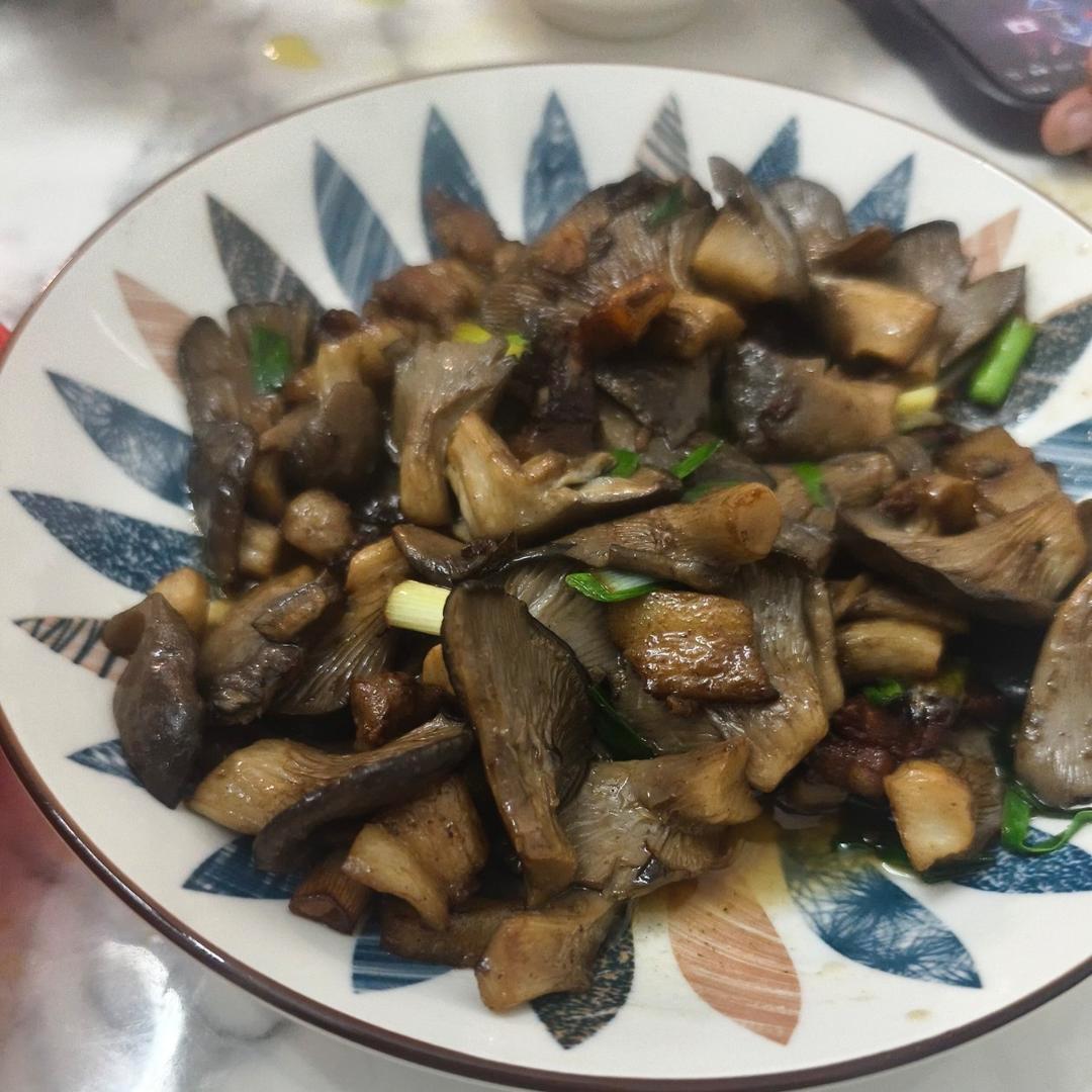 平菇炒肉片，不放盐别焯水