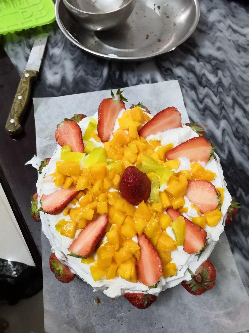 新手必成8寸生日蛋糕（详细多图干货经验分享，解决戚风蛋糕塌陷，奶油饰面涂不好，烤箱温度不好掌握等各种问题）