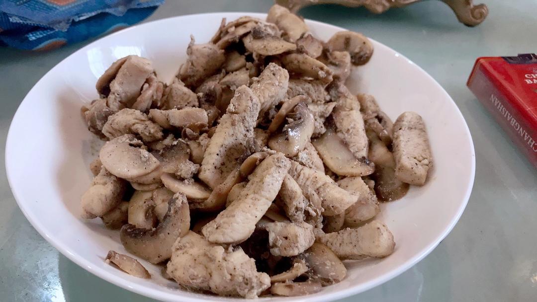 口蘑炒鸡肉