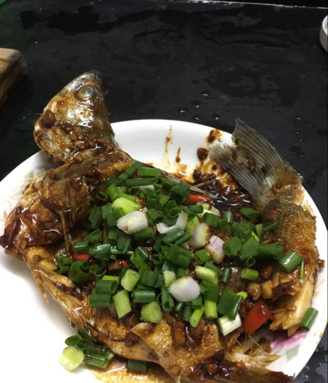 干烧鲈鱼