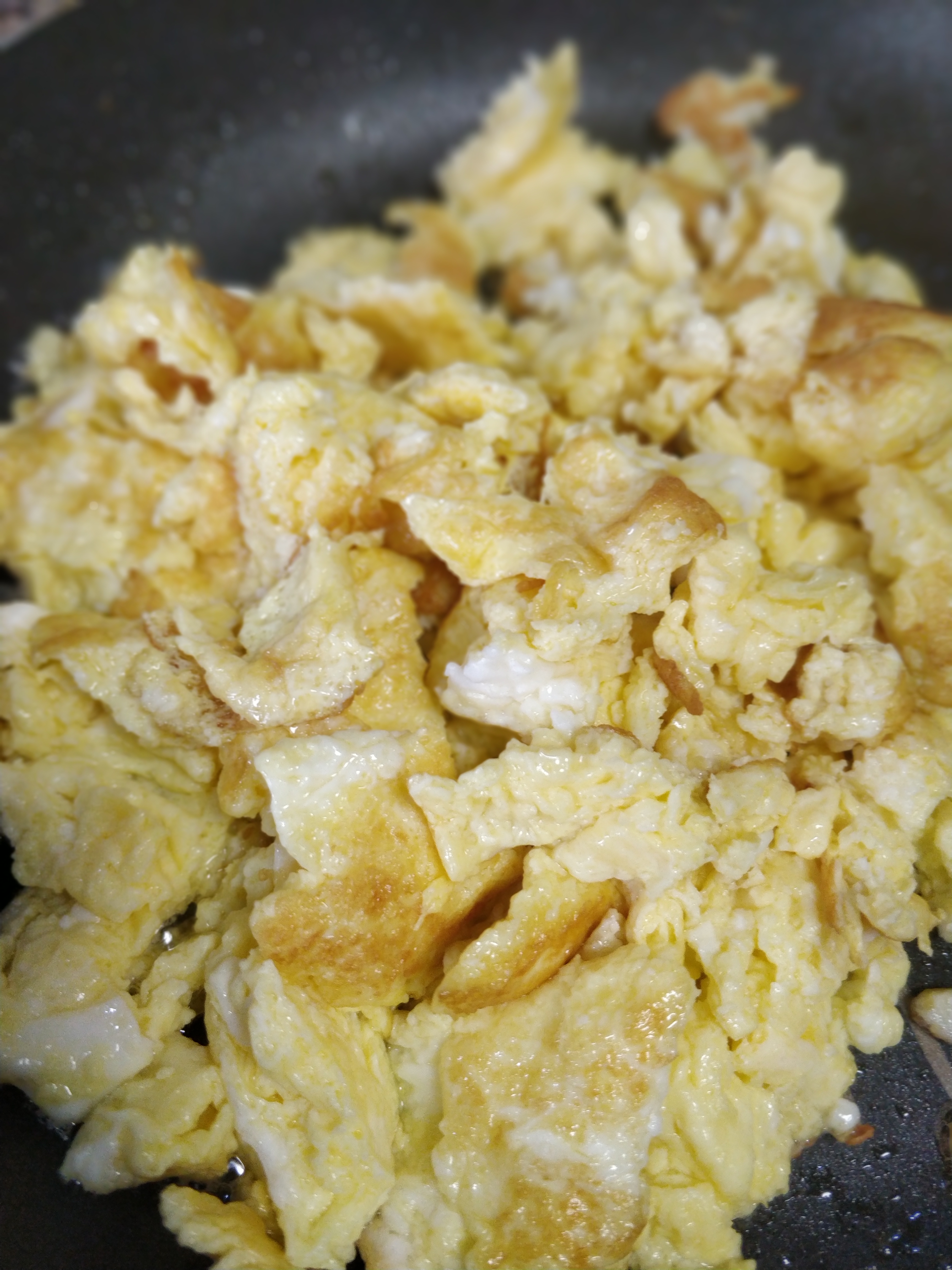 懒人炒鸡蛋大法——少洗一只碗和一双筷子的做法