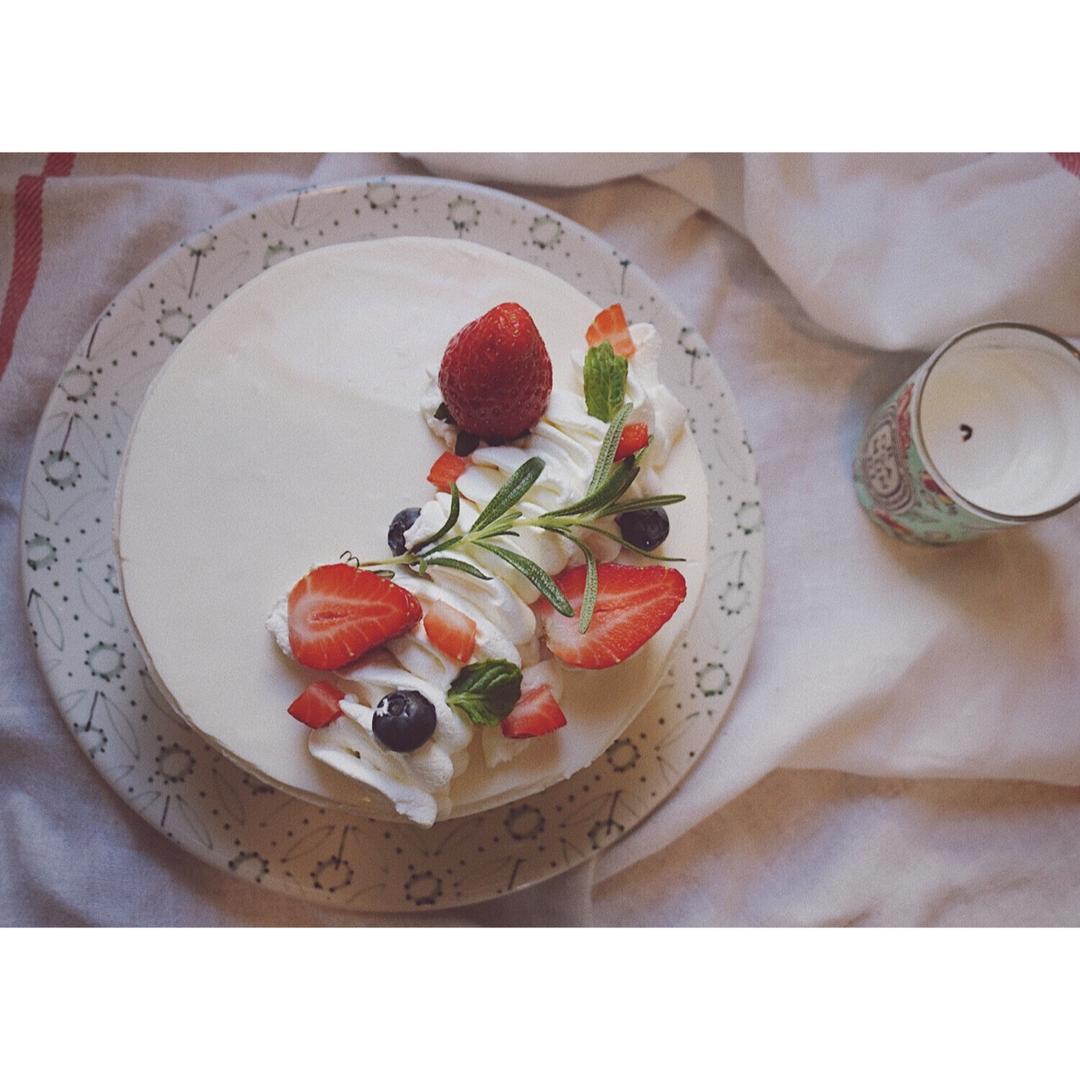 草莓流心生乳酪慕斯蛋糕