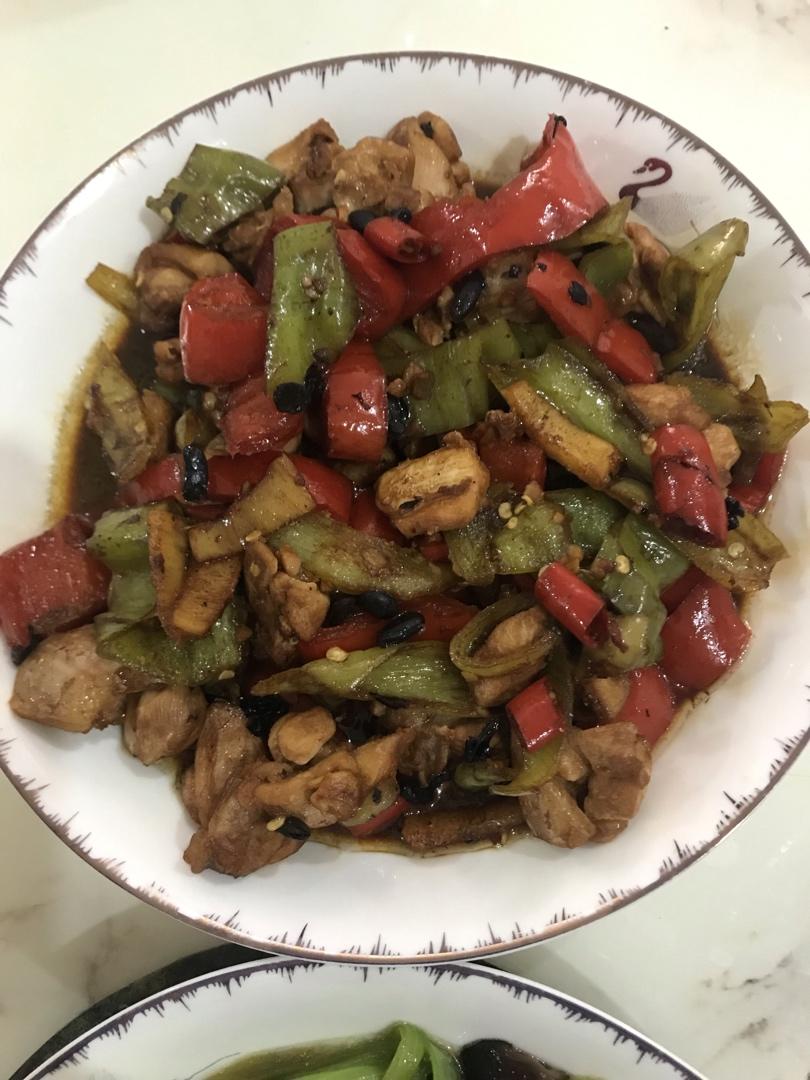 小炒鸡肉～青椒