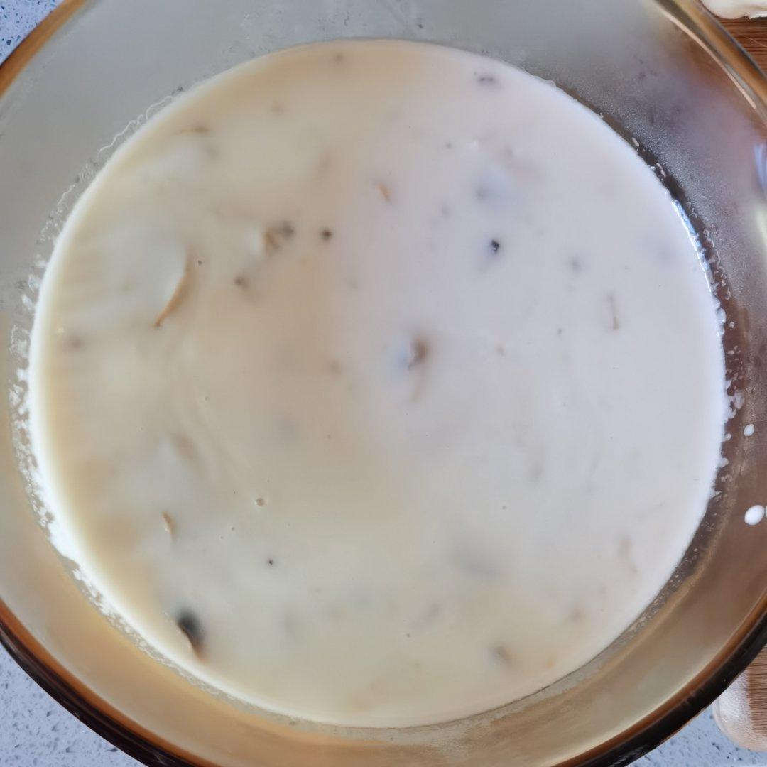 超惊艳奶油蘑菇汤(牛奶版本)