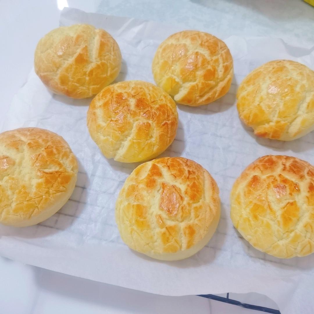 好吃到炸裂的港式菠萝包（附带制作酥皮的小视频）