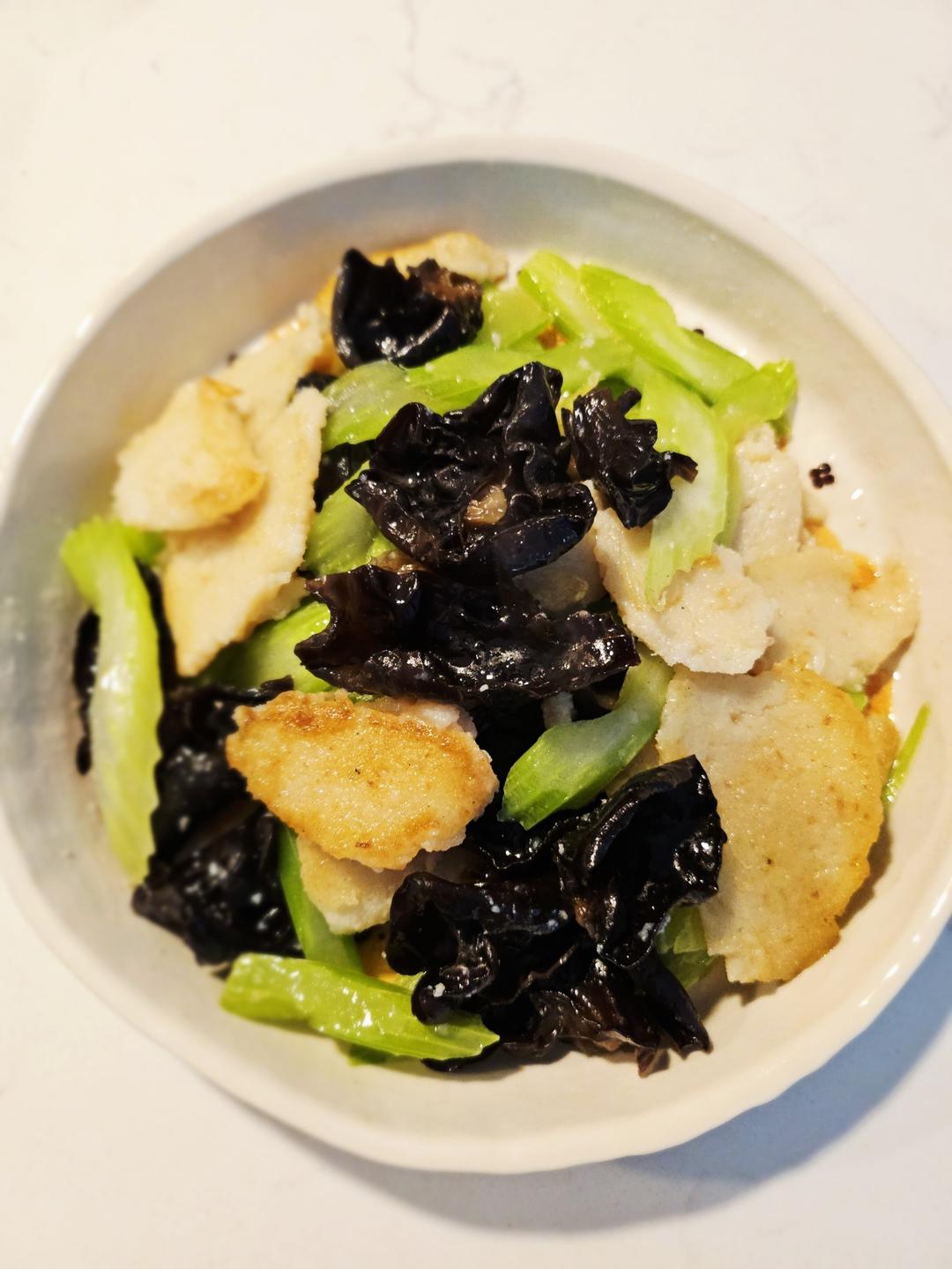 温州鱼饼炒芹菜