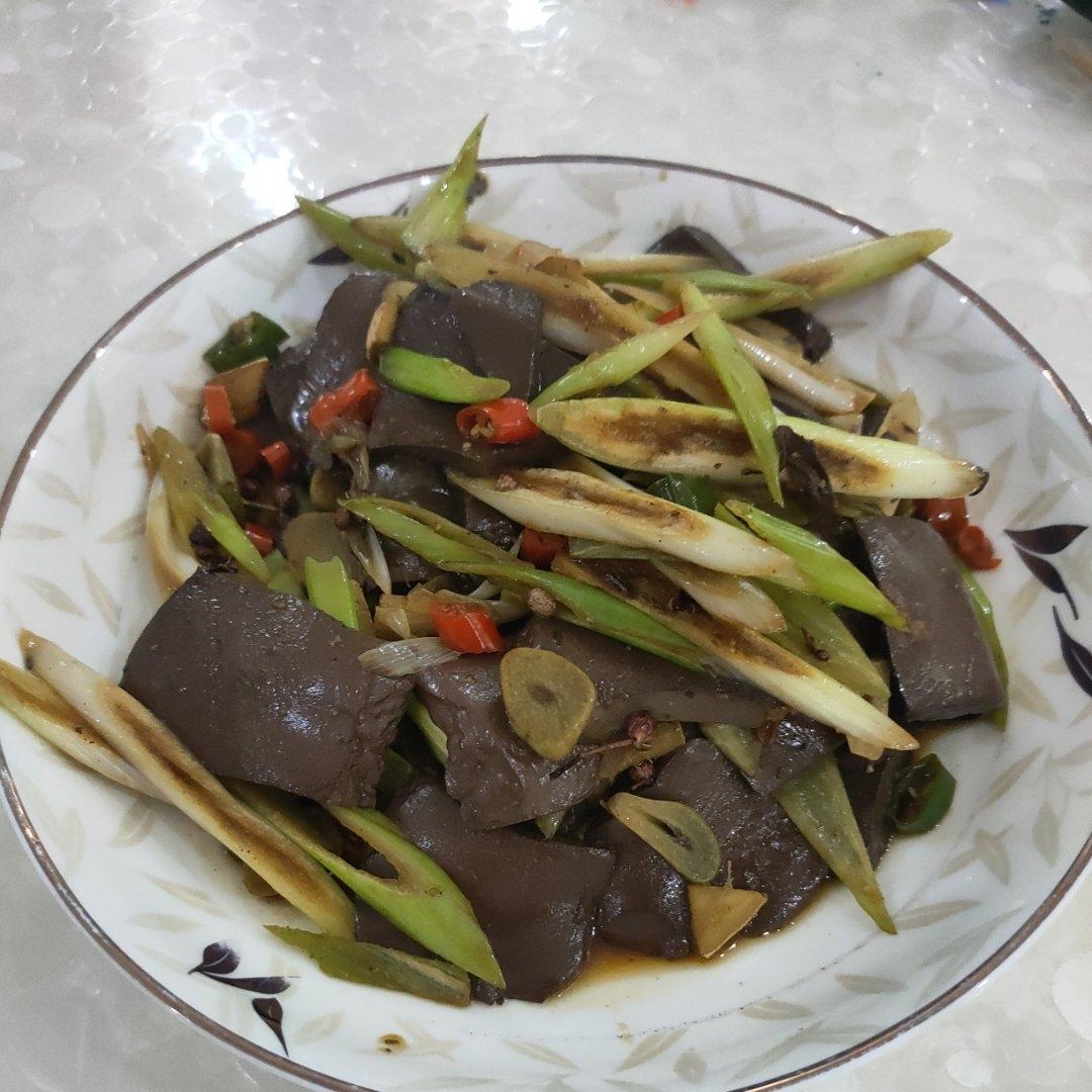 大葱冒鸭血（炒鸭血）