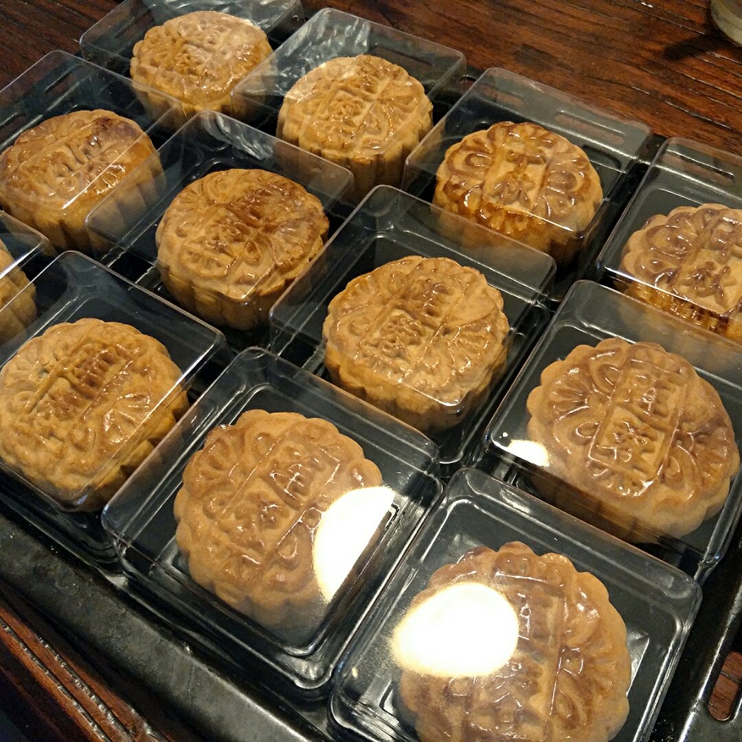 广式月饼—蛋黄莲蓉月饼