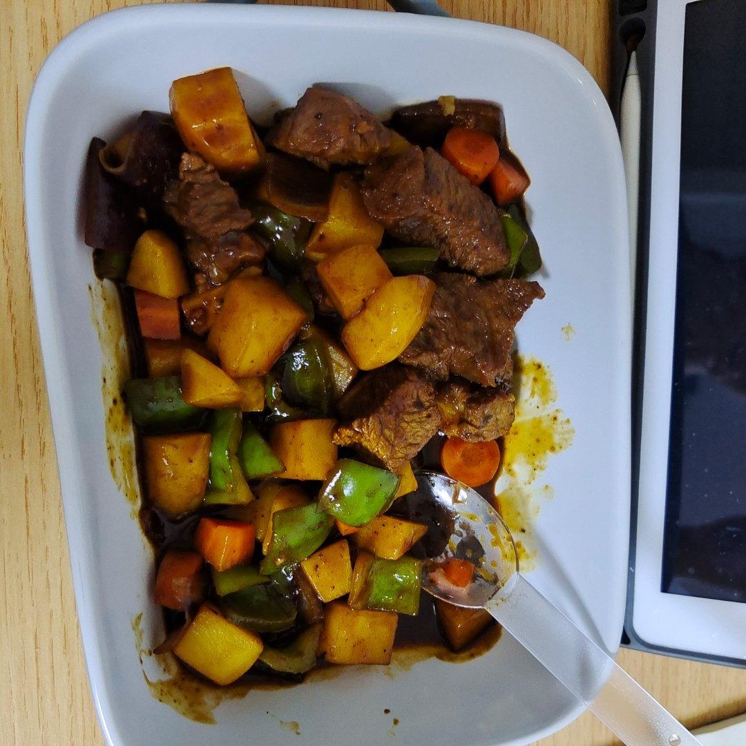 黑椒土豆牛肉粒