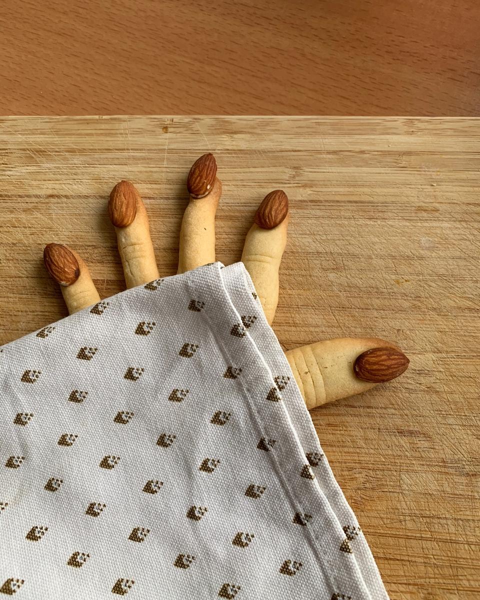 万圣节恐怖女巫手指饼干