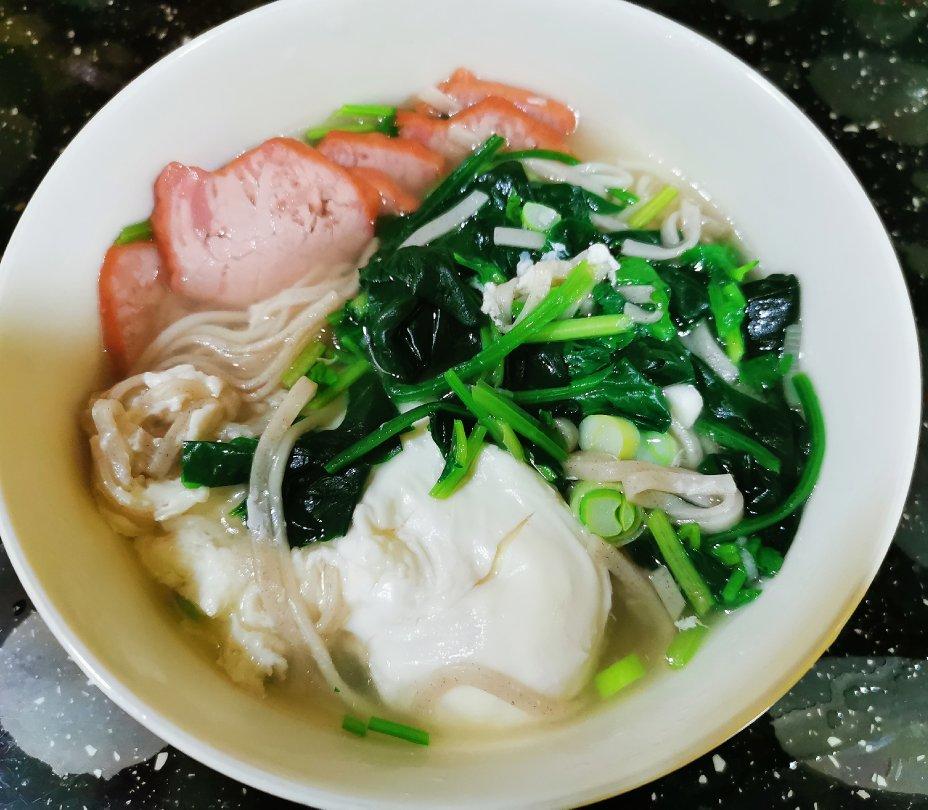 西红柿扇贝菠菜面条汤