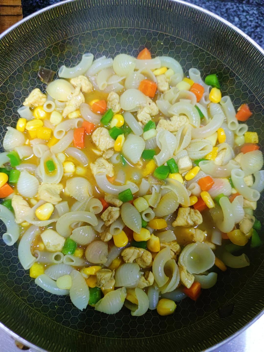 咖喱贝壳通心粉