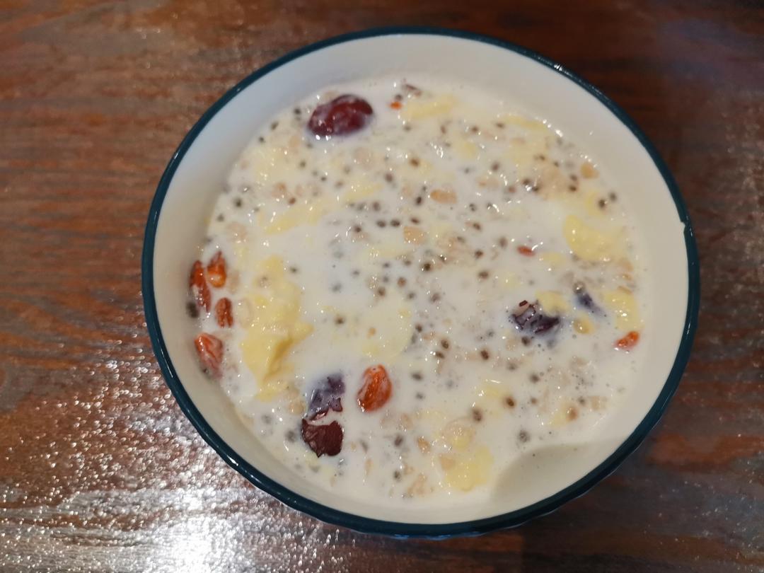 牛奶鸡蛋燕麦粥