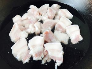 腐乳焖猪腩肉的做法 步骤2
