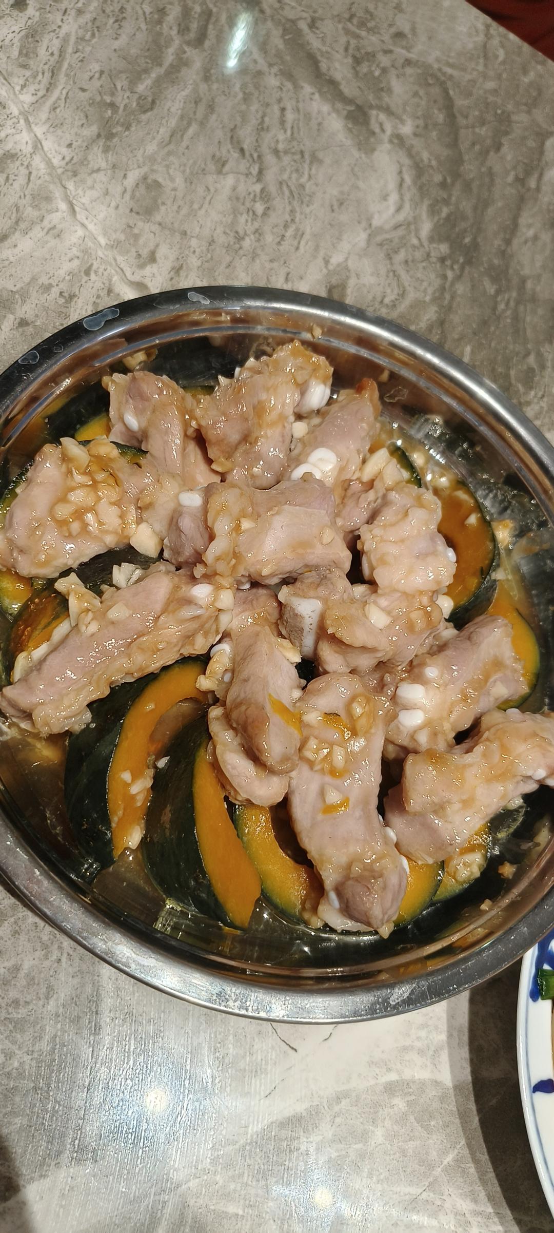 两步！做出嫩滑又多汁的南瓜🎃蒸排骨