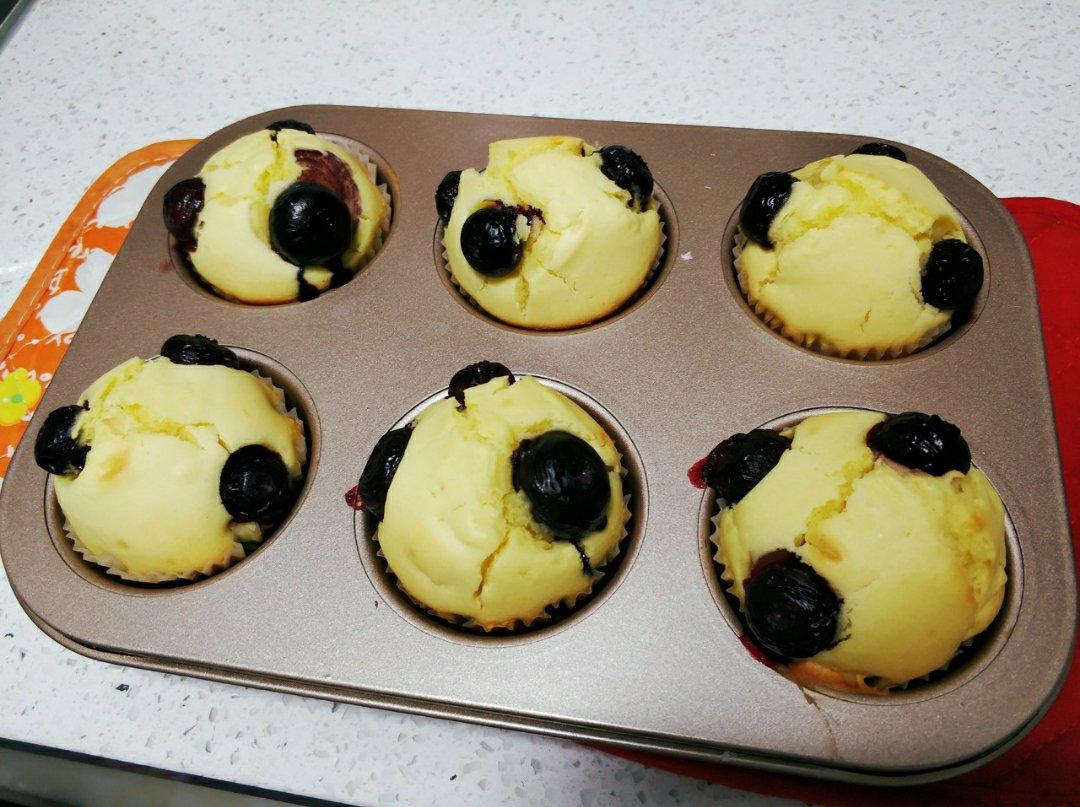 夏日清新 | 爆浆蓝莓杯子蛋糕