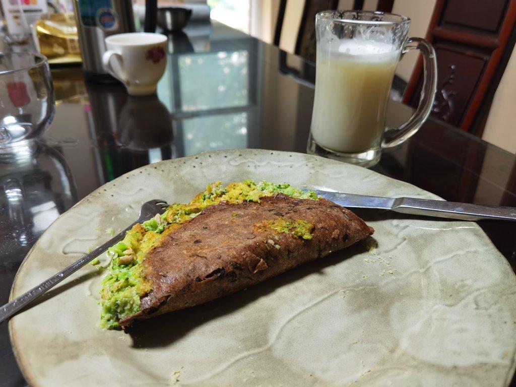 花菜豆鱼酱月牙全麦干酪饼【健康一手握】