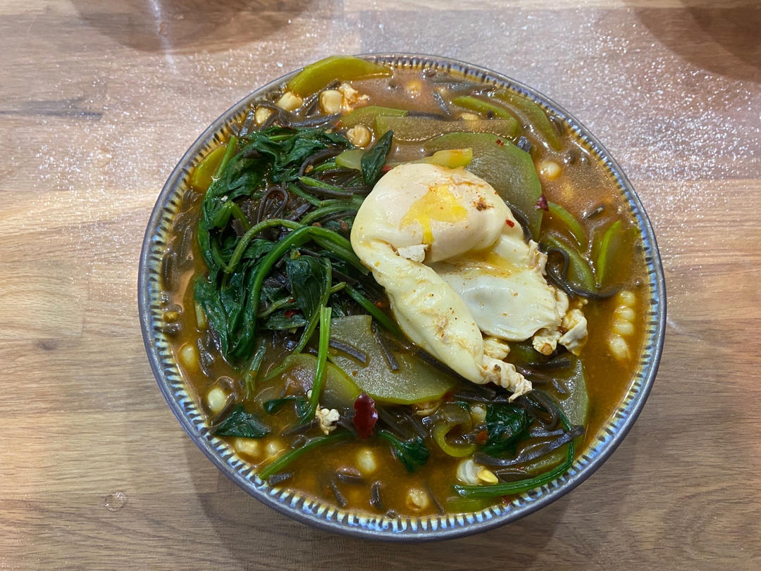 番茄浓汤酸辣荞麦面