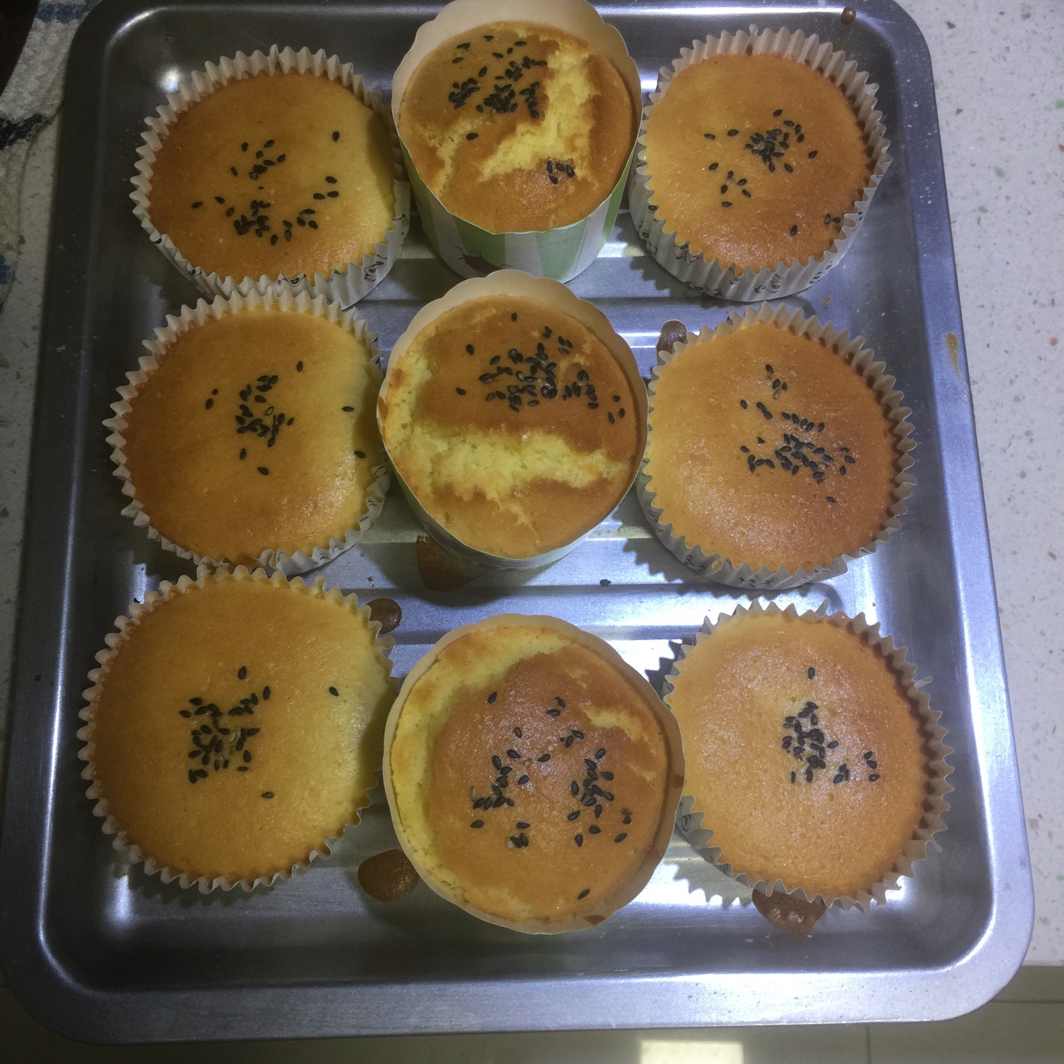 不会回缩的纸杯蛋糕