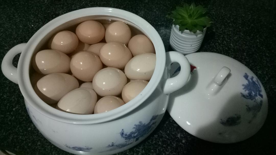 饱和盐水腌咸鸭蛋