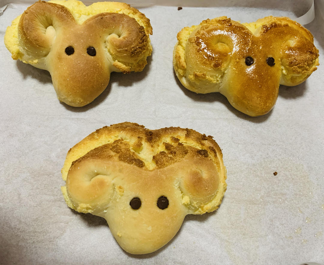 一条吃土的小鱼儿做的羊羊羊椰蓉小面包一次就成功60