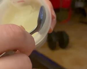 无冰渣的酸奶冰激凌（不用鸡蛋和淡奶油），总共就俩原材料的做法 步骤6