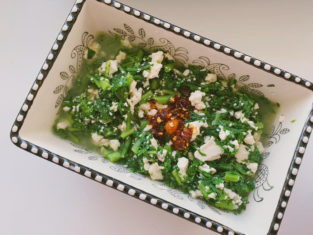 茼蒿小豆腐一五分钟美食