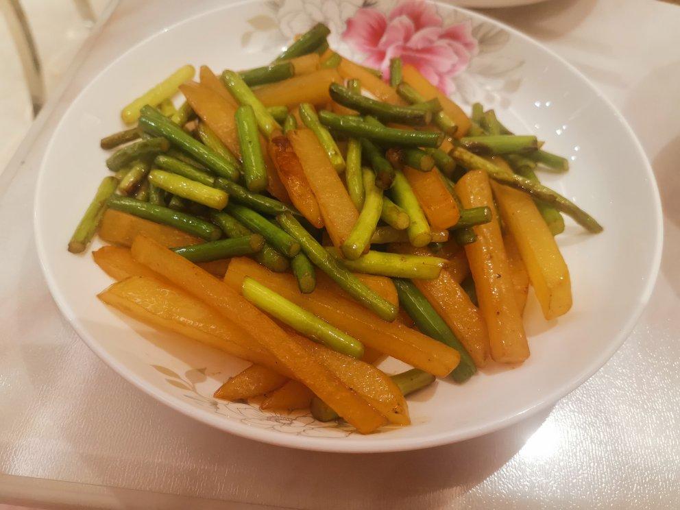 蒜苔土豆条