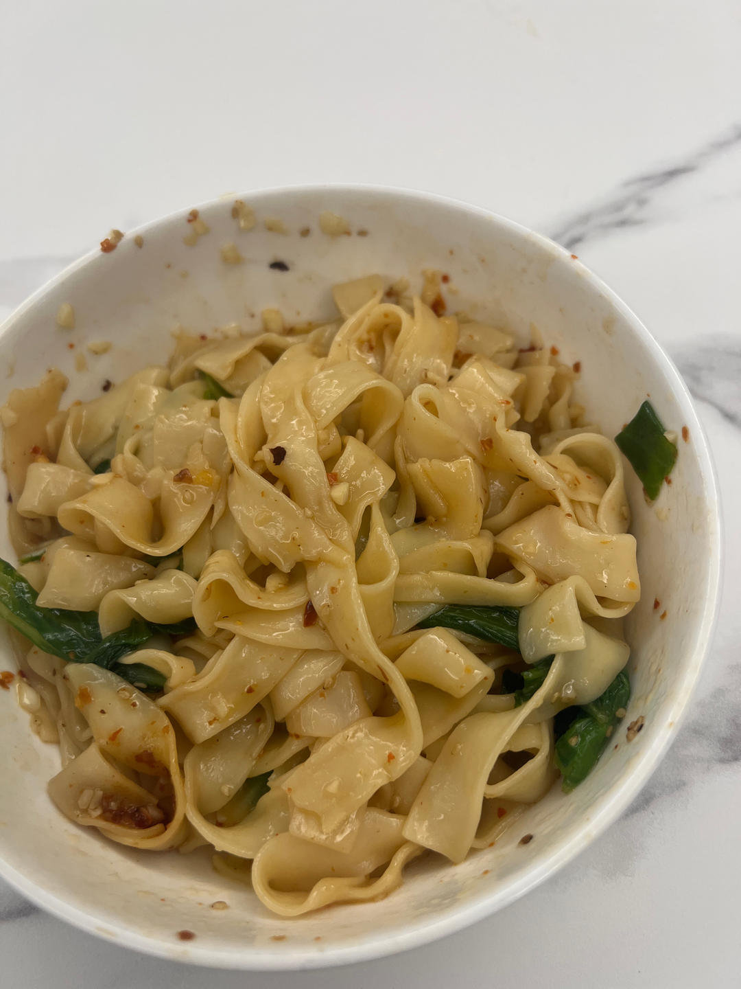 十分钟就能吃上的超简单油泼面