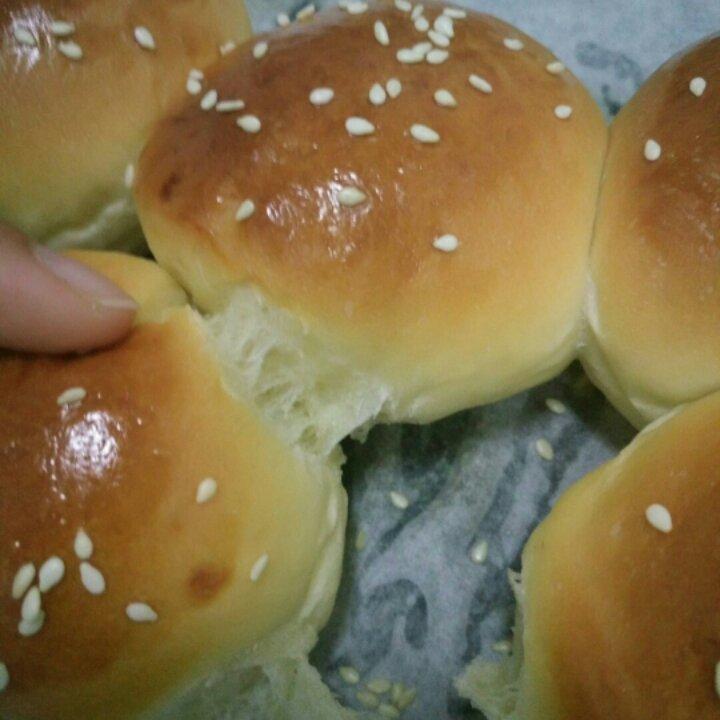大人小孩都爱不释口的【蜂蜜牛奶小餐包】
