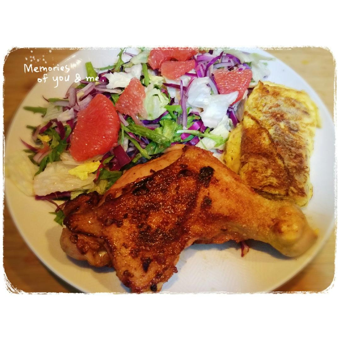 大虾意面 
煎鸡胸肉配蔬菜色拉